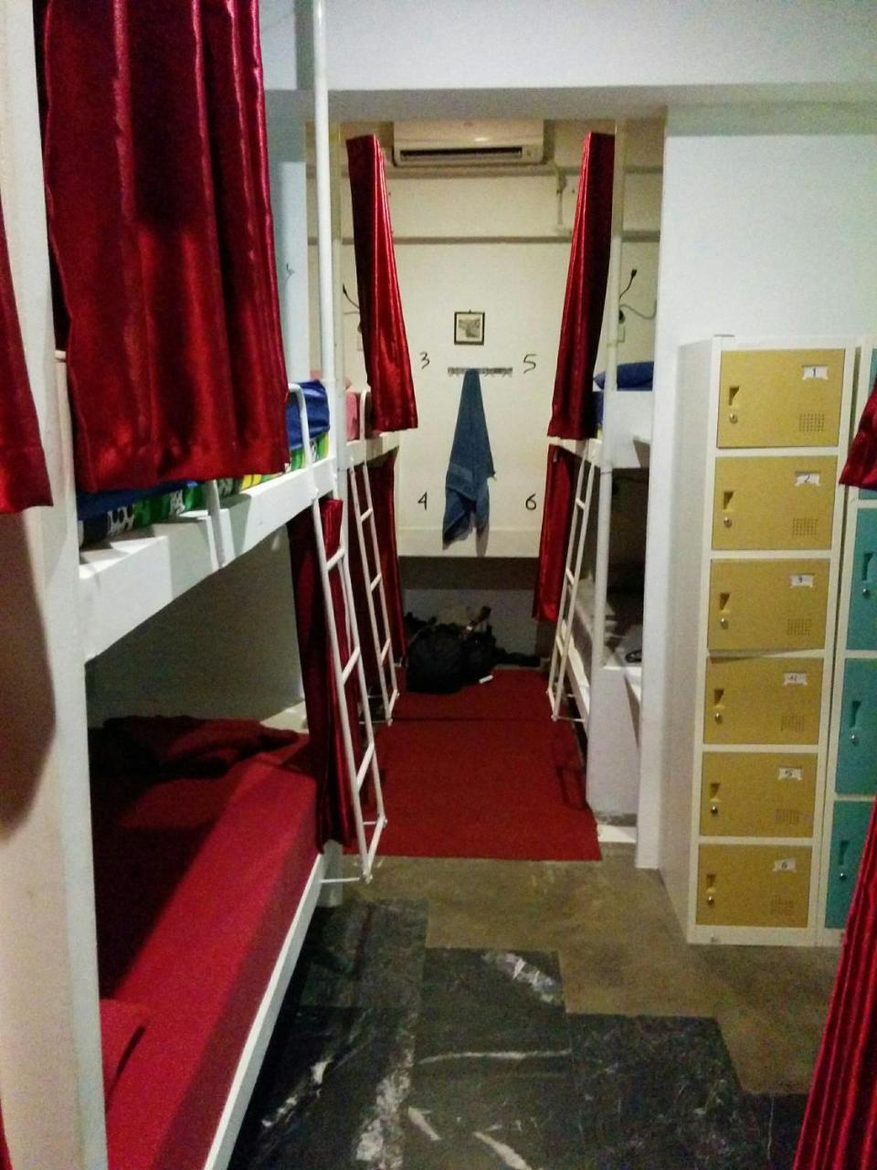Six Degrees Hostel Jakarta Exterior foto